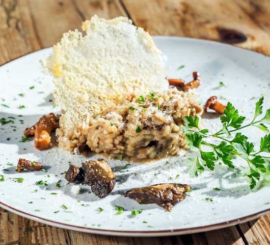 Risotto de setas silvestres con parmigiano crujiente
